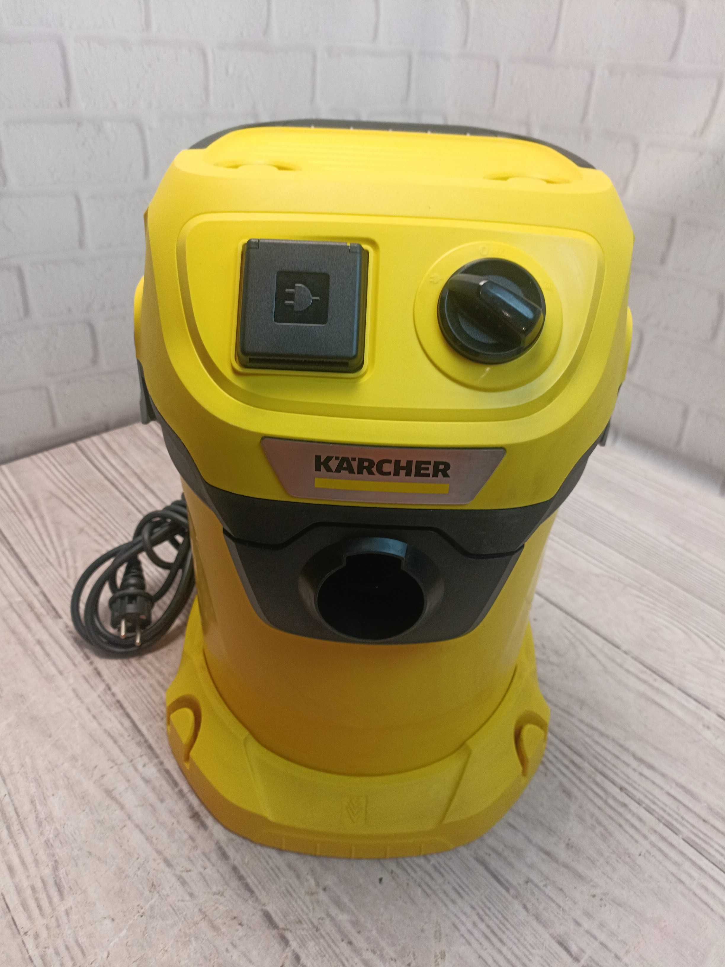 Karcher WD 3 P будівельний пилосос з розеткою, 1000Вт, 17л.