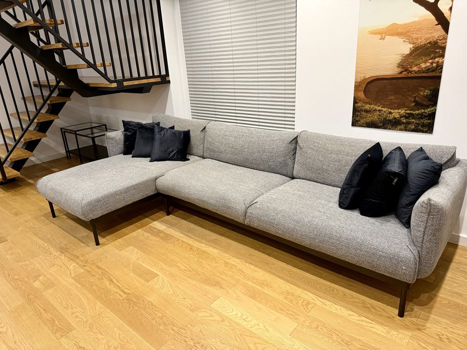 Narożnik Sofa ÄPPLARYD 3-osobowa z szezlongiem, Lejde szary-czarny