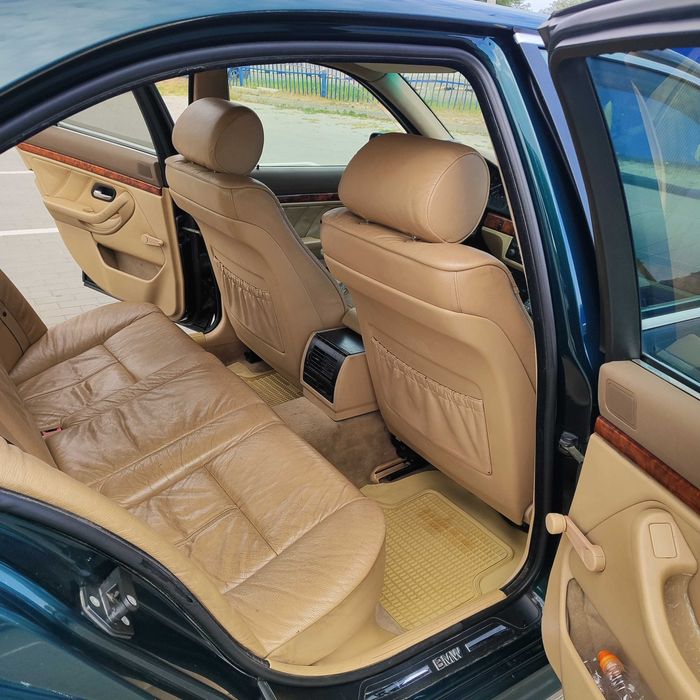 Автомобиль Бмв е39