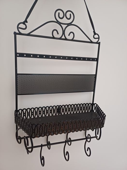 Porta-jóias metálico preto