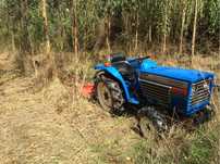 Tractor Iseki TU 1700 com alfaias