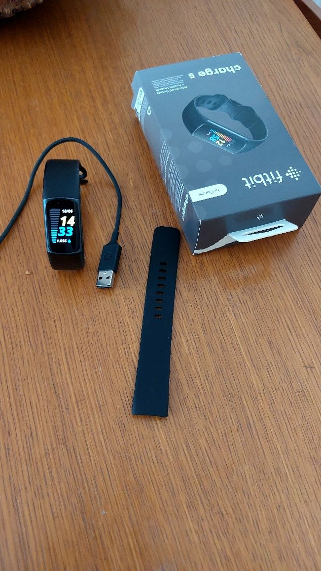 Fitbit Charge 5 - Muito Bom Estado