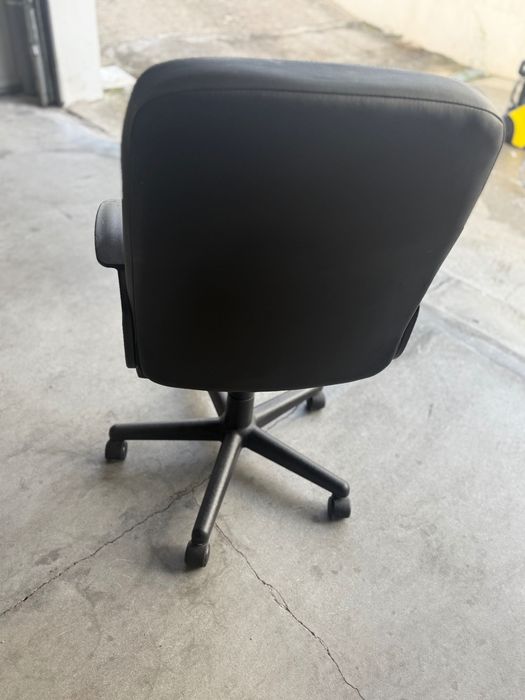 Cadeira giratória elevatória