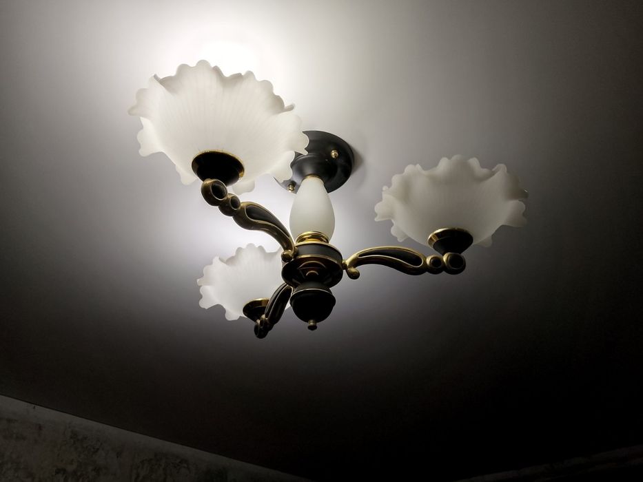 Продам люстру на три рожка,б\у.