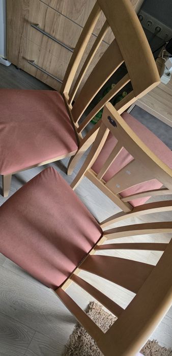 Кухонний стіл та стільці