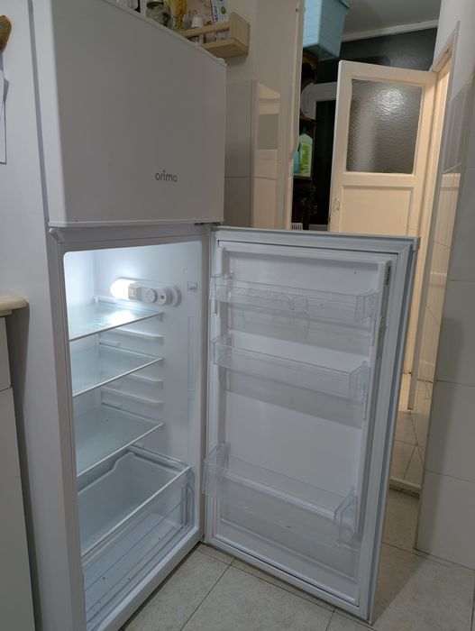 Vendo Frigorífico ORIMA 
Com CongeladorORA-232-W 213L Classe