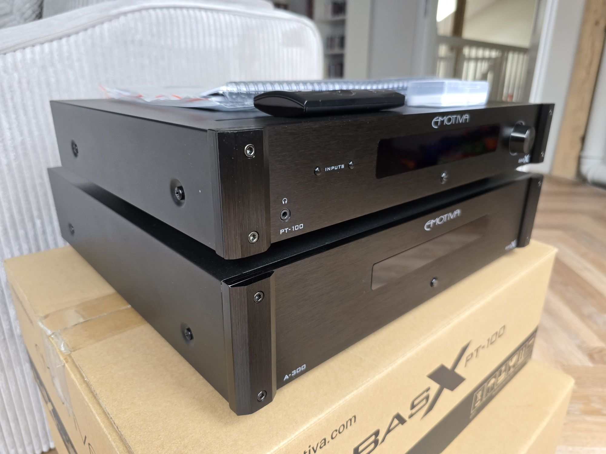 Emotiva BasX PT-100 Emotiva BasX A-300 wzmacniacz przedwzmacniacz