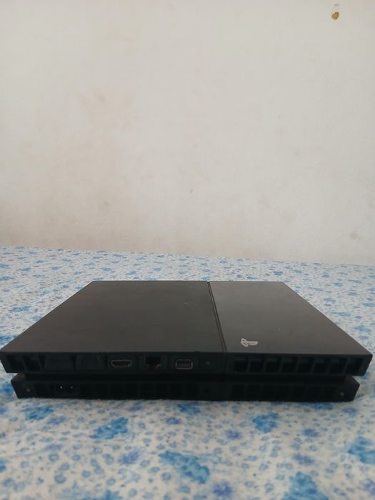 PlayStation 4 (PS4 Fat) – Liga, mas não dá imagem 
Descrição:
Vendo