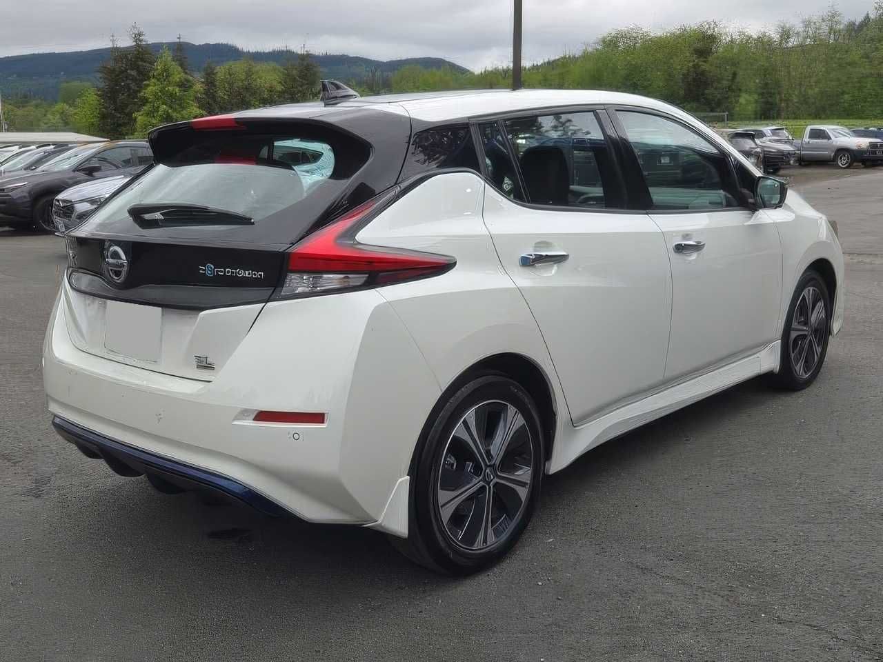 2022 Nissan LEAF SL PLUS