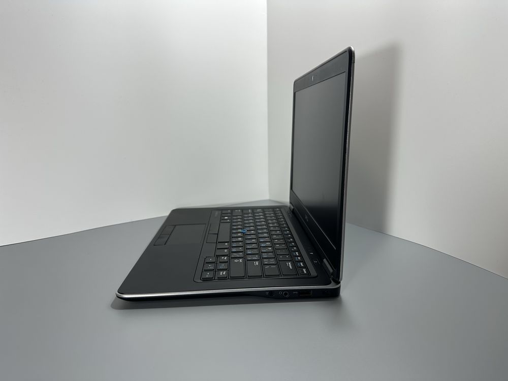 МЕТАЛЕВИЙ Ноутбук Dell Делл Latitude i5, 8гб для роботи та навчання