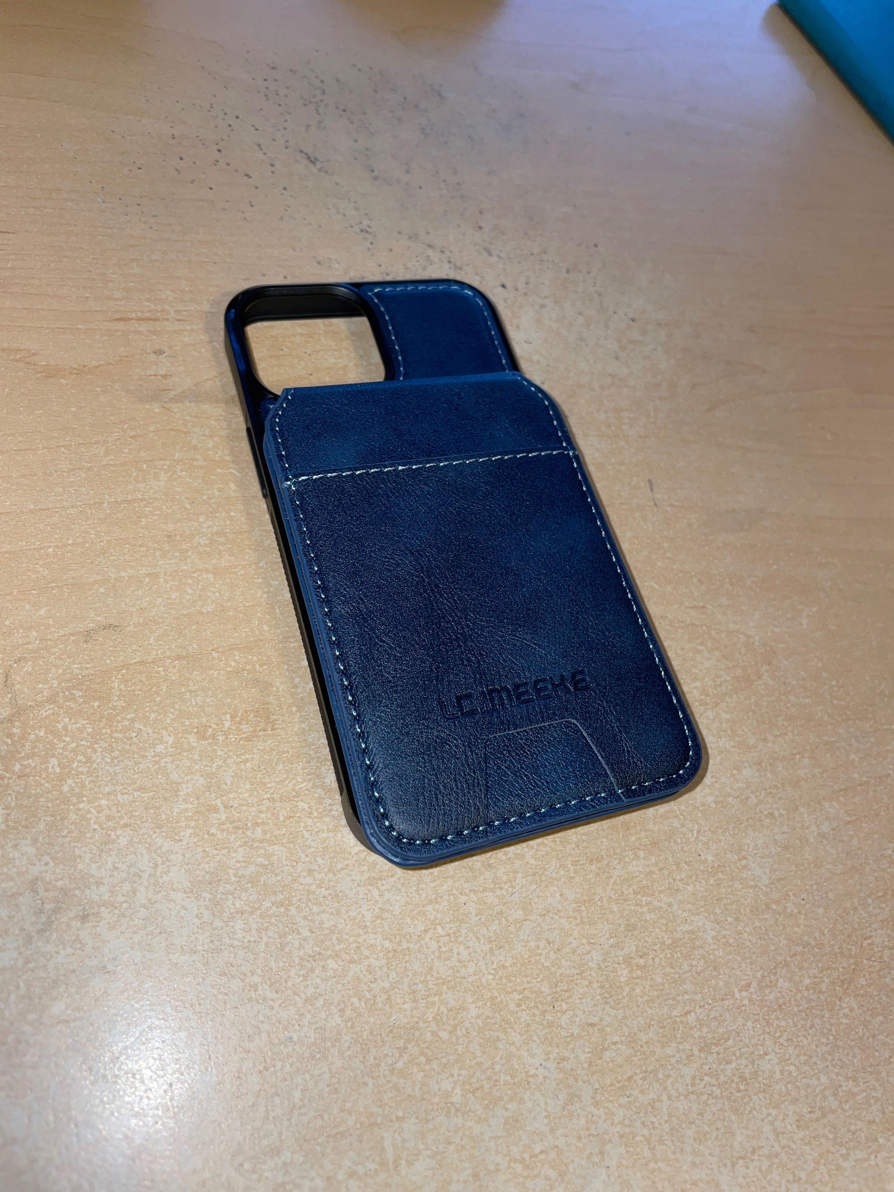 Etui do  Iphone 13 mini magsafe z dołączanym portfelem na karty.