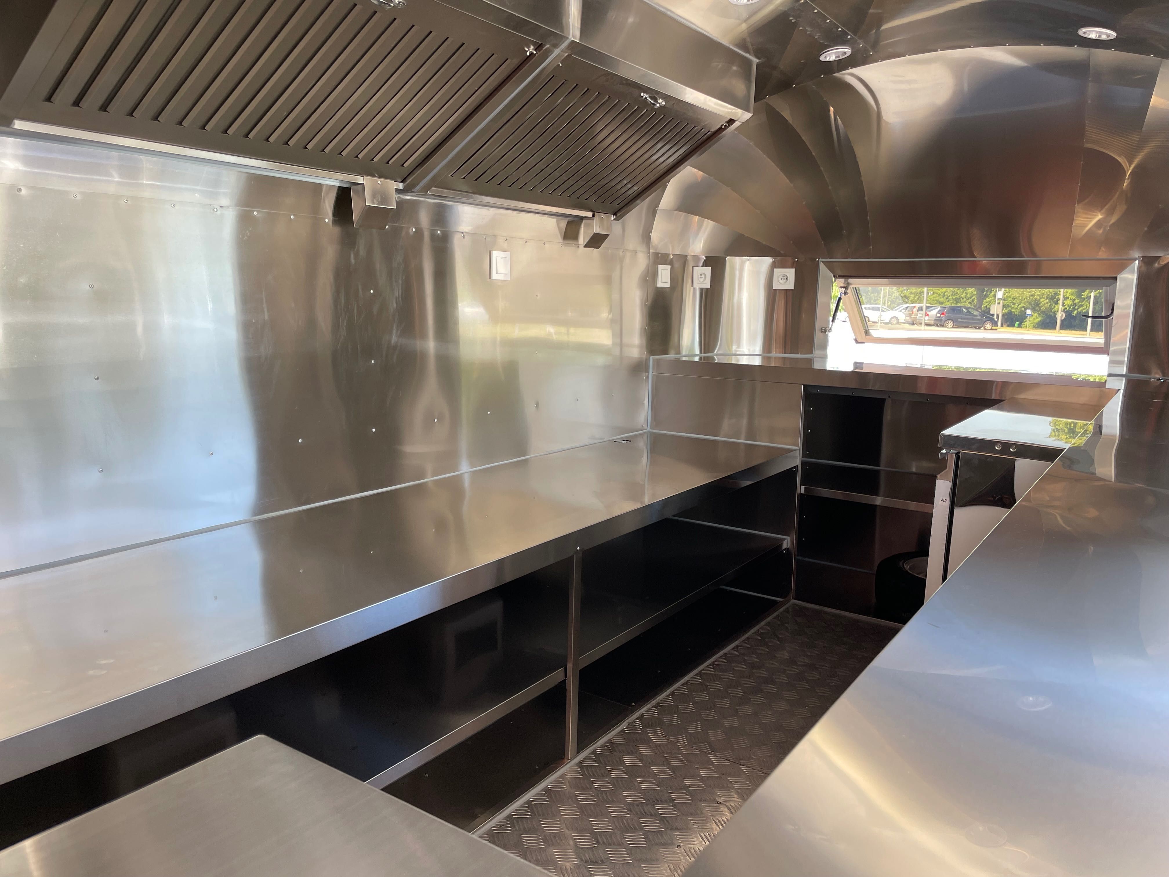 Nowa Przyczepa gastronomiczna SHINE Spring 5m Food Truck foodtruck