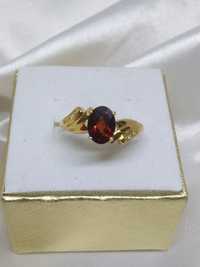 Złoty pierścionek granat i diamenty, złoto 375, R13
