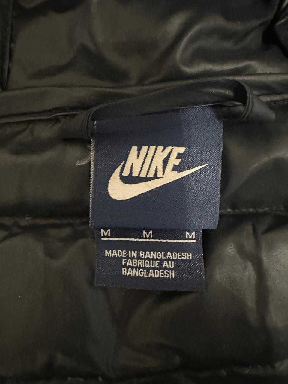 Куртка Nike жіноча
