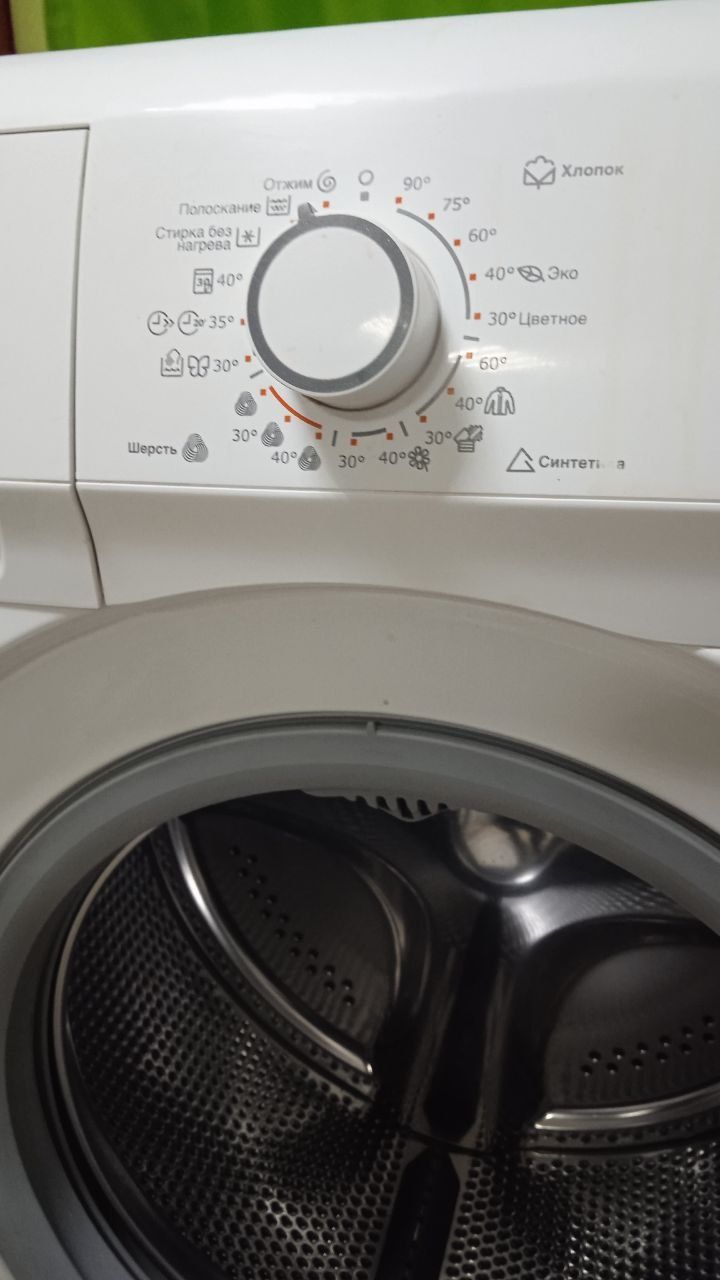 Пральна машина б/в Electrolux   5KG 1000 об/хвил дисплеем вузька 38 см