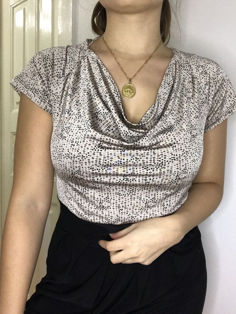 Vestido preto e dourado de cerimónia