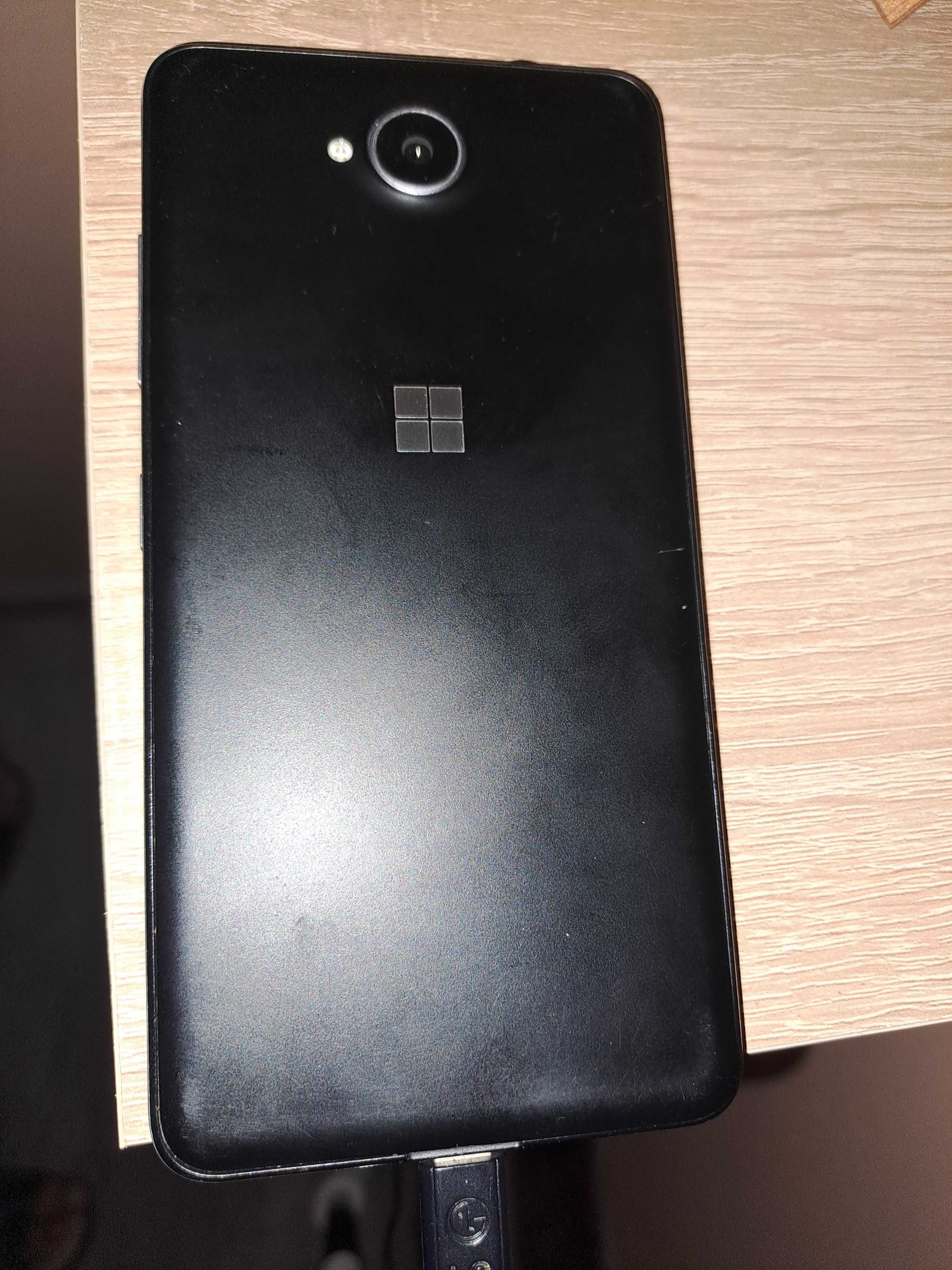 Microsoft Lumia 650 OLED + Ładowarka