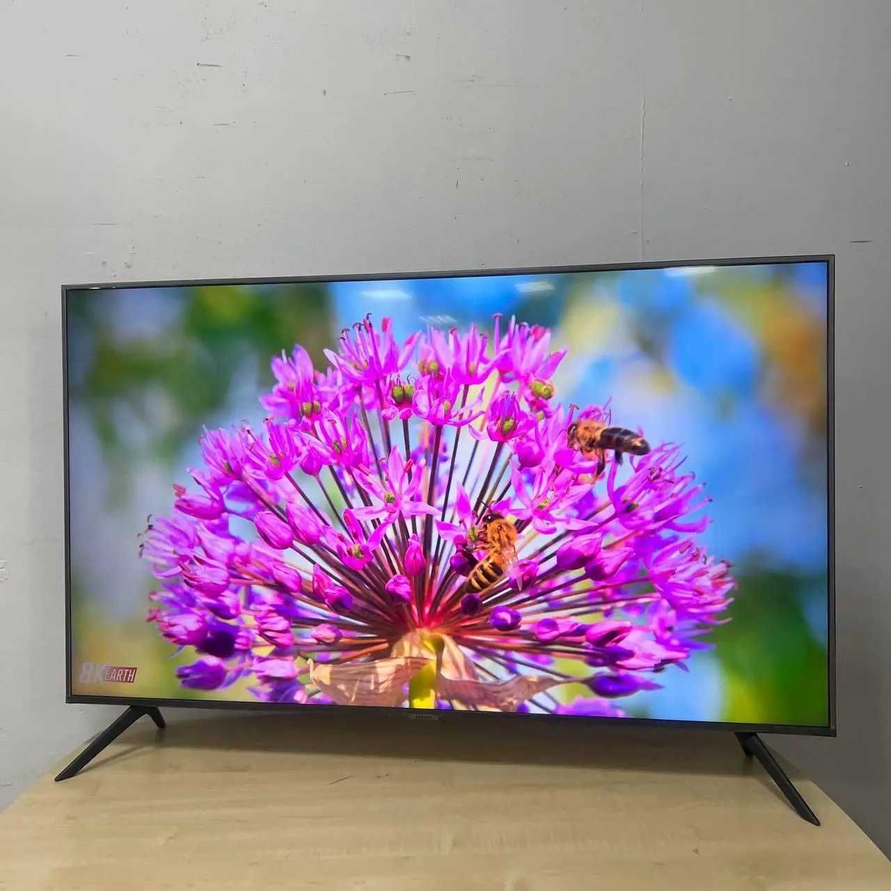 Безрамковий телевізор Samsung 45" 4K Smart TV з комплектом кріплення