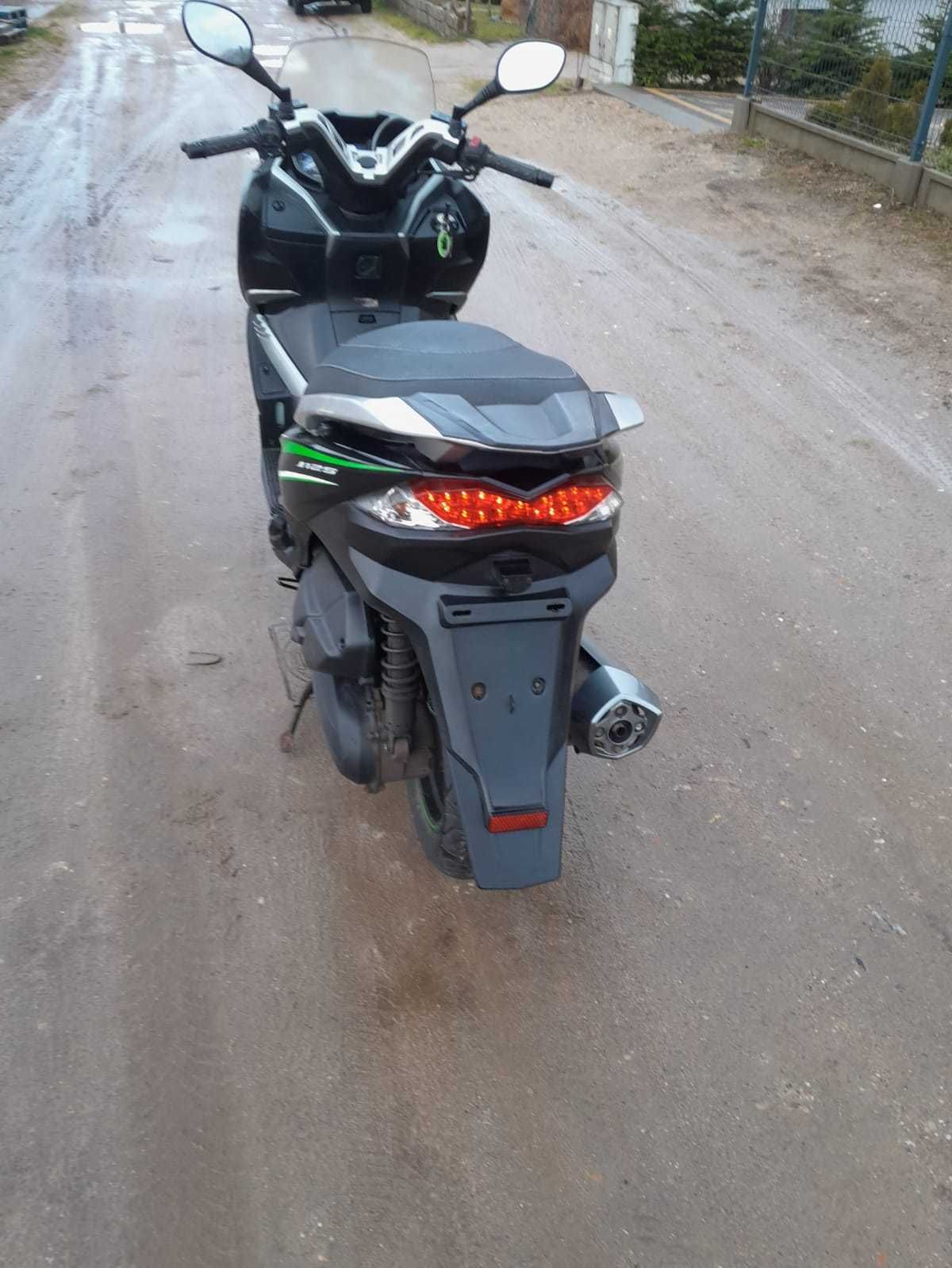 Kawasaki J125 ABS mały Przebieg Forza New Downtown Maxi Skuter Niemcy