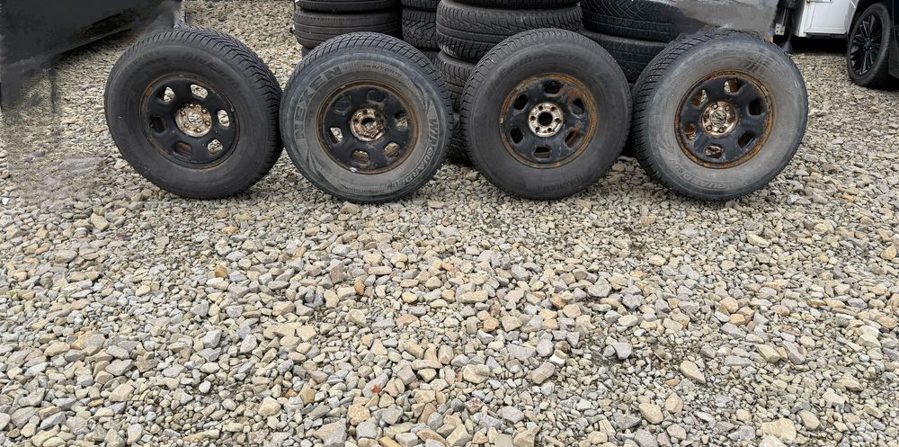 Komplet kół zimowych Nissan Navara NP300 – 265/70 R16, felgi stalowe