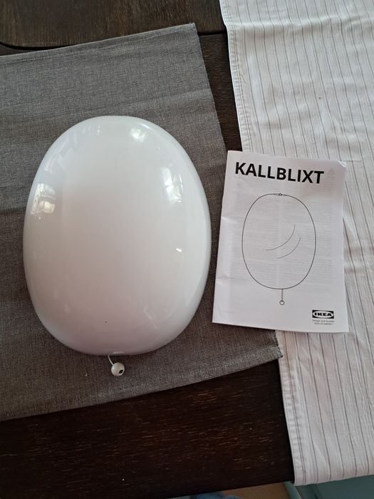 Kinkiet Ikea z włącznikiem na sznureczku