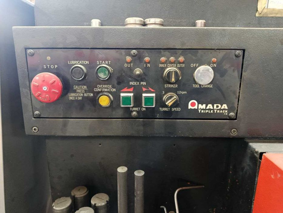 Координатно-пробивний пресс/Дыропробивной cтанок с ЧПУ AMADA Pega 357