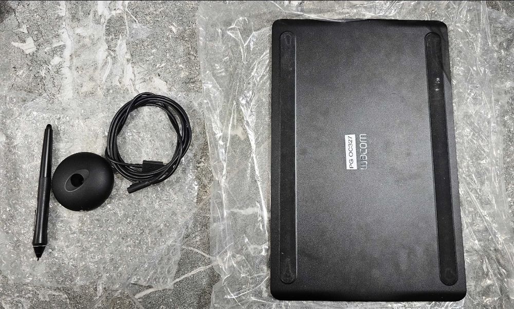 Графічний планшет Wacom Intuos Pro M (PTH-660)