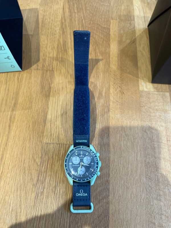 Omega x Swatch Mission To Earth MoonSwatch- SO33G100