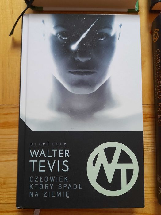 Człowiek który spadł na ziemię - Walter Tevis -Mag (twarda, Artefakty)