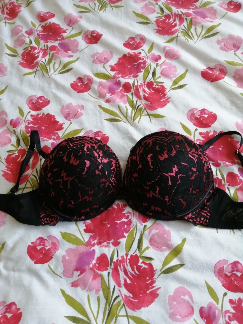 Obniżka!Piękny koronkowy biustonosz Ann Summers-80D--Push up.