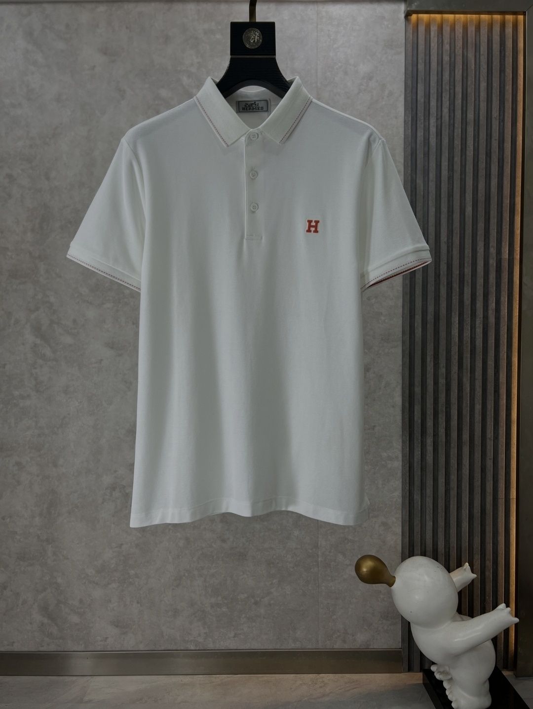 Koszulka polo Hermès z logo – nowy standard męskiego stylu