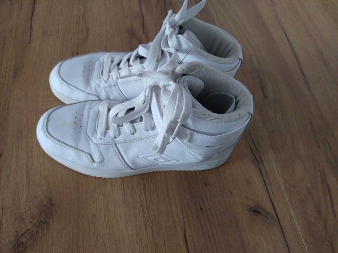 Buty chłopięce 40 białe Umbro