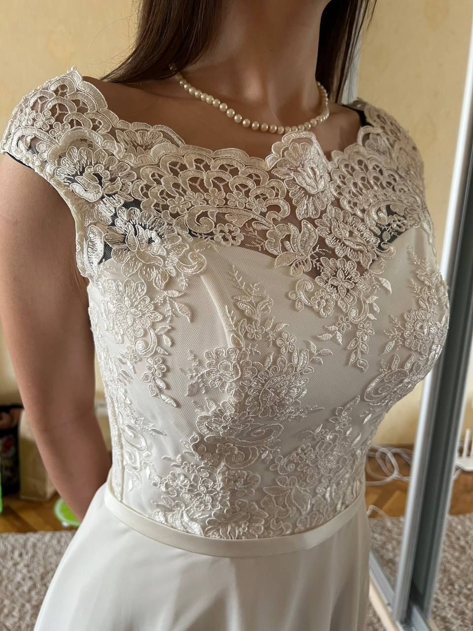 Свадебное платьес кружевом