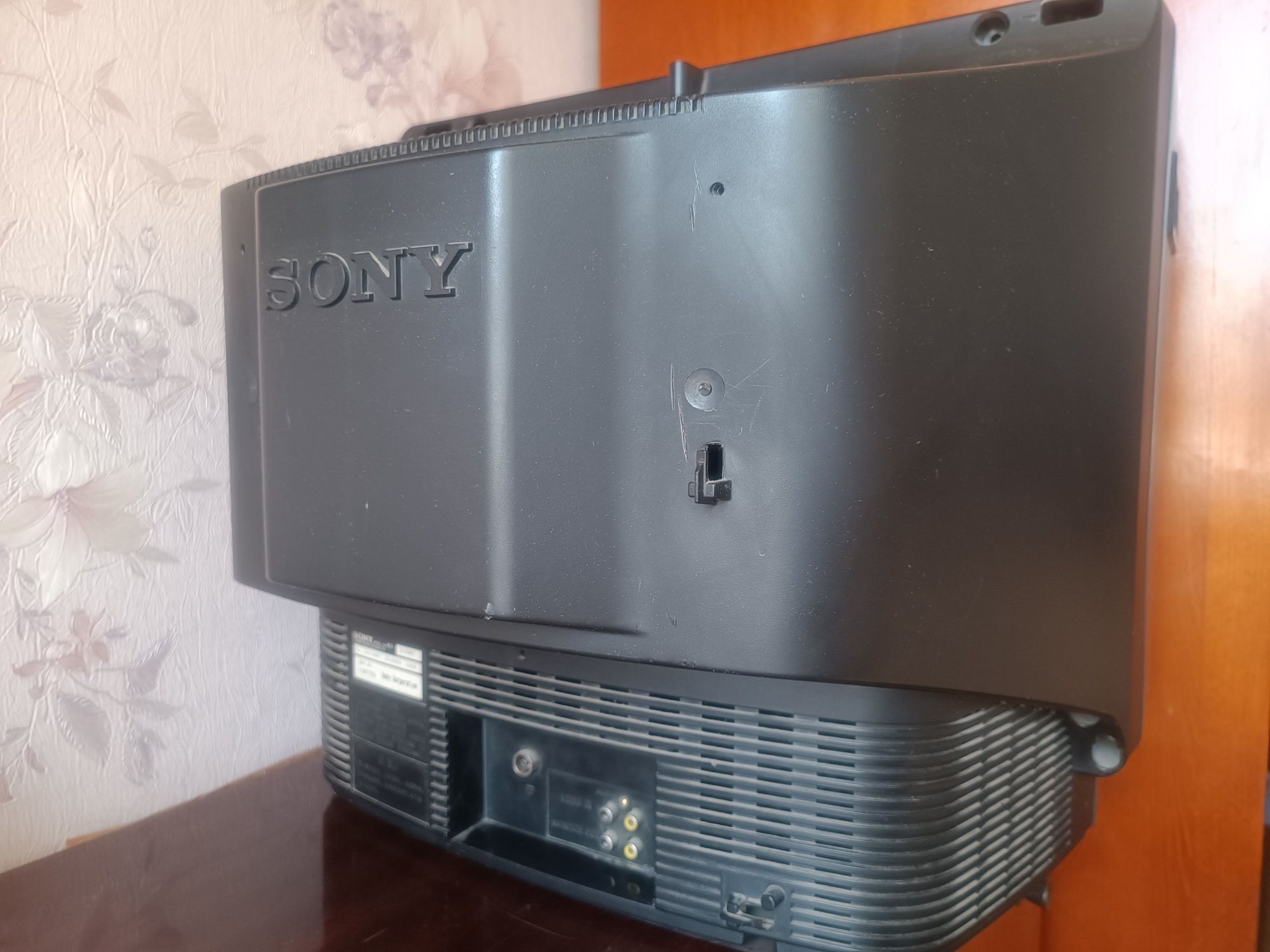 Продам телевизор Sony kv-2135m3
Пульт и антенна вПродам телевизор Sony