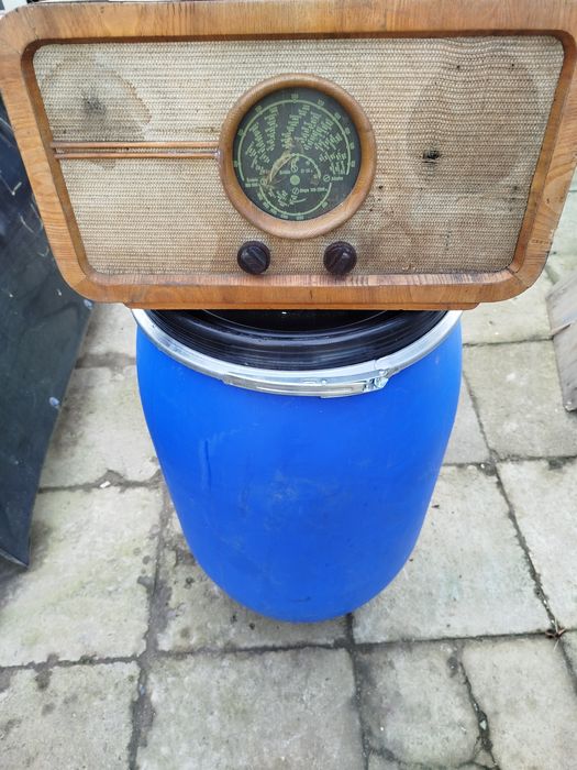 Stare radio Mazur uszkodzony