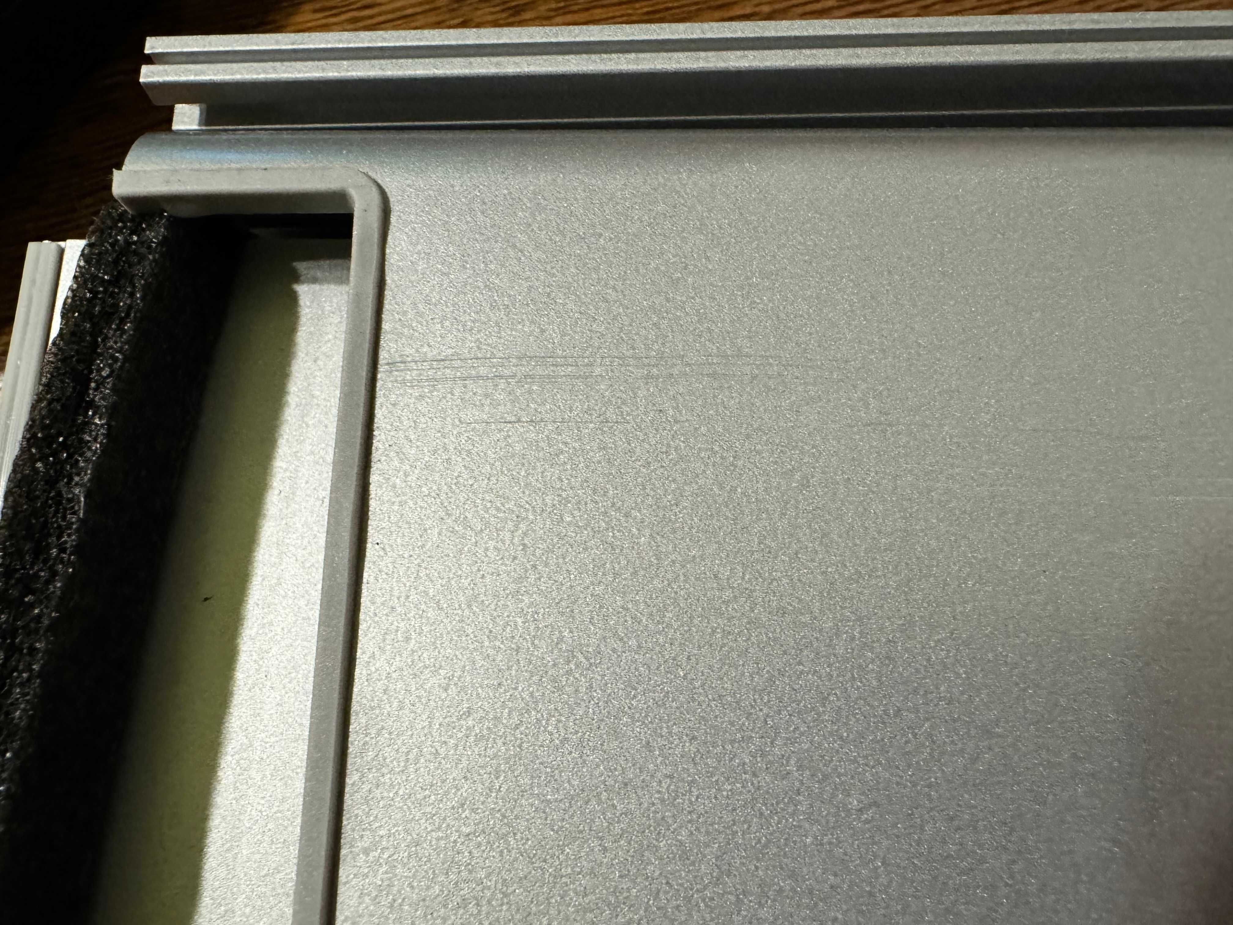 Twelve South HiRise for iMac srebrny z półeczką