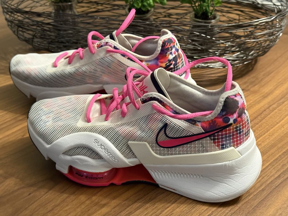 Sapatilhas Mulher Nike como novas ( venda por falata de uso )