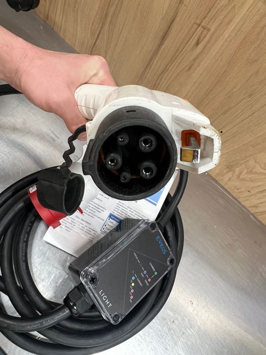 Зарядка Зарядна станція Eveus 32A Lite тип1