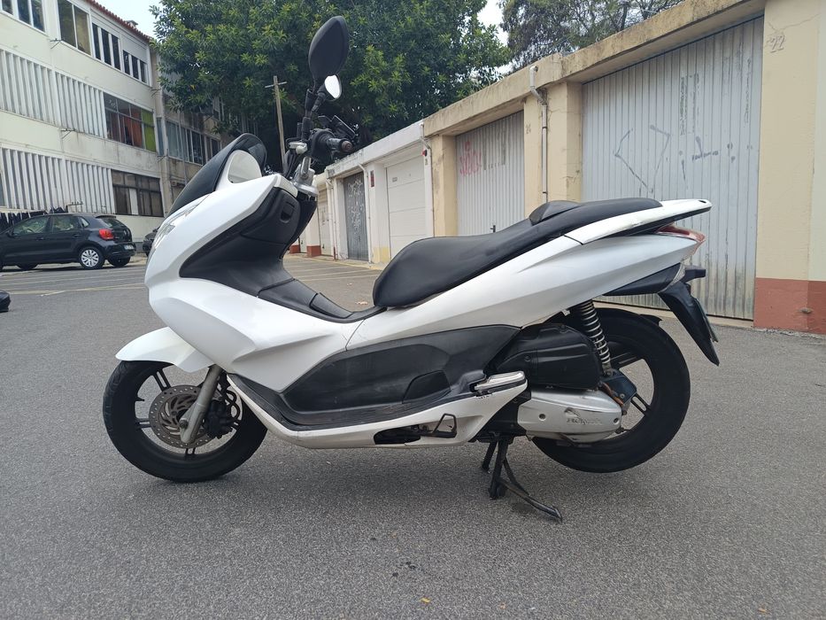 Honda PCX 125 – Ano 2011 – pronta para andar