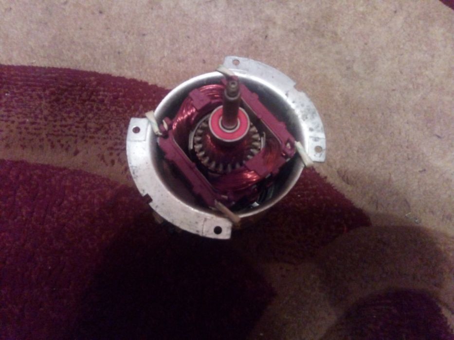 Двігатель. Мотор. До пилососа