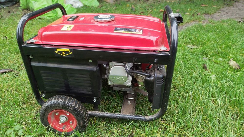 Бензиновий генератор 2.6 квт.