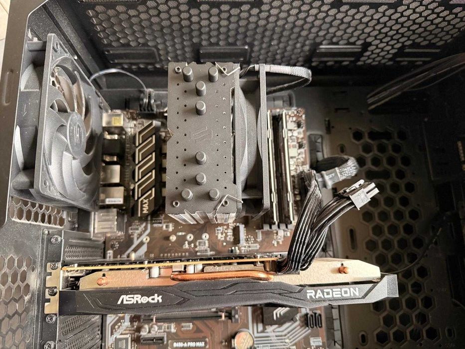 PC Ryzen 5 5600 / RX 6600XT / 16GB RAM / 256 GB