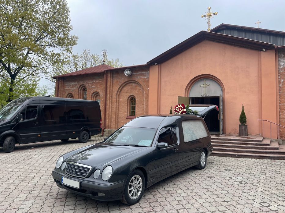 Катафалк , Перевезення померлих по Київській області, по Україні.