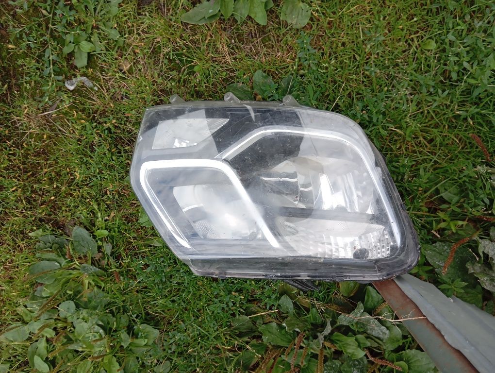 Lampa reflektor prawy przód Dacia Duster I 1 Oryginał Europa
