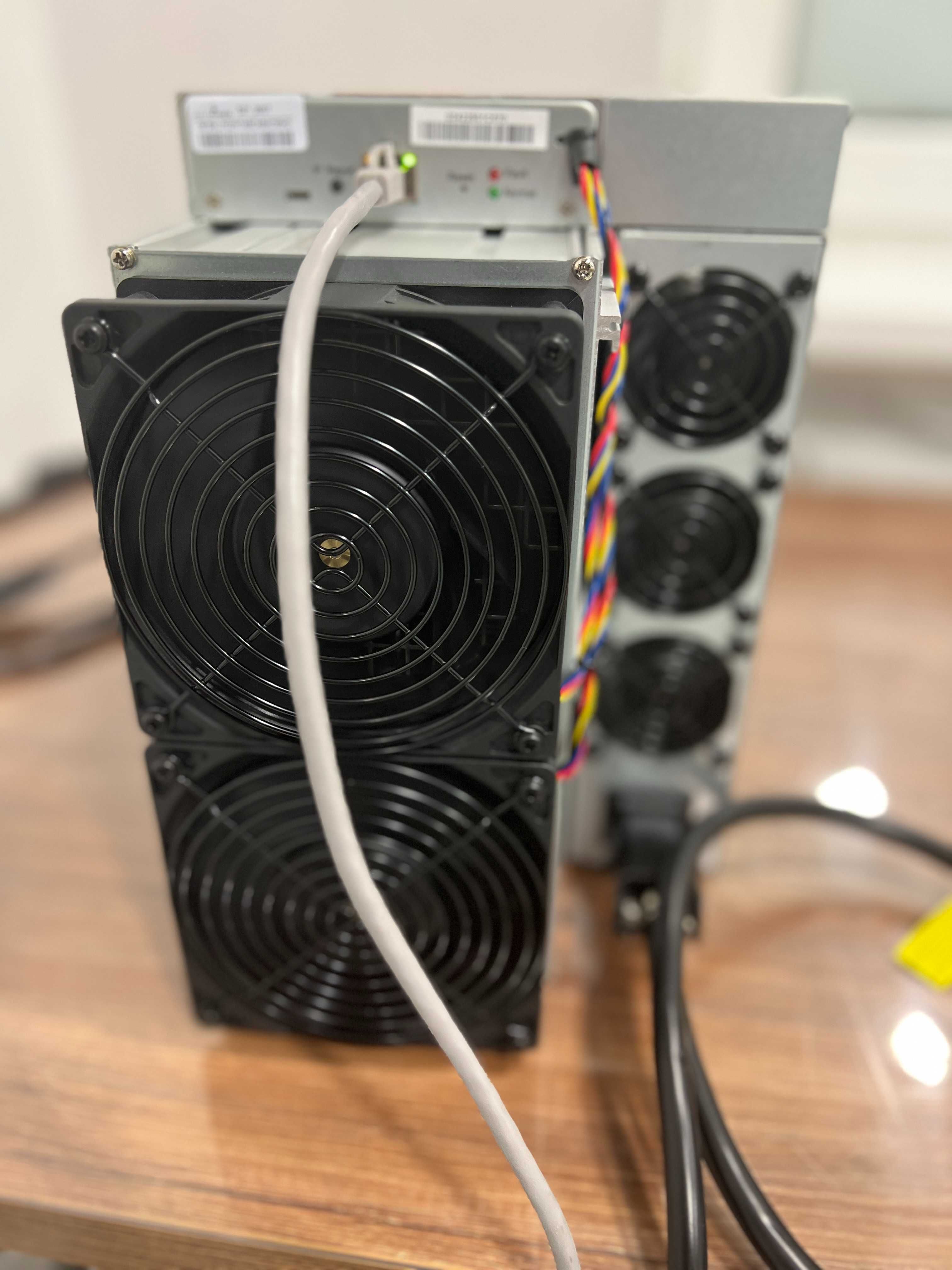 НАЯВНІСТЬ! NEW Asic Antminer S21 200 Th Zynq, Майнер + Гарантія