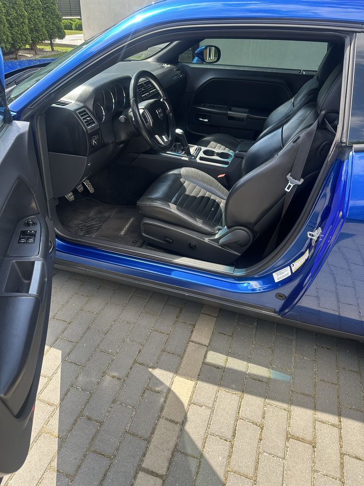 Dodge CHallenger 5.7 HEMI Manual!