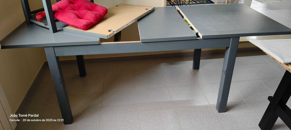 mesa de sala de jantar extensível + quatro cadeiras tipo alentejanas