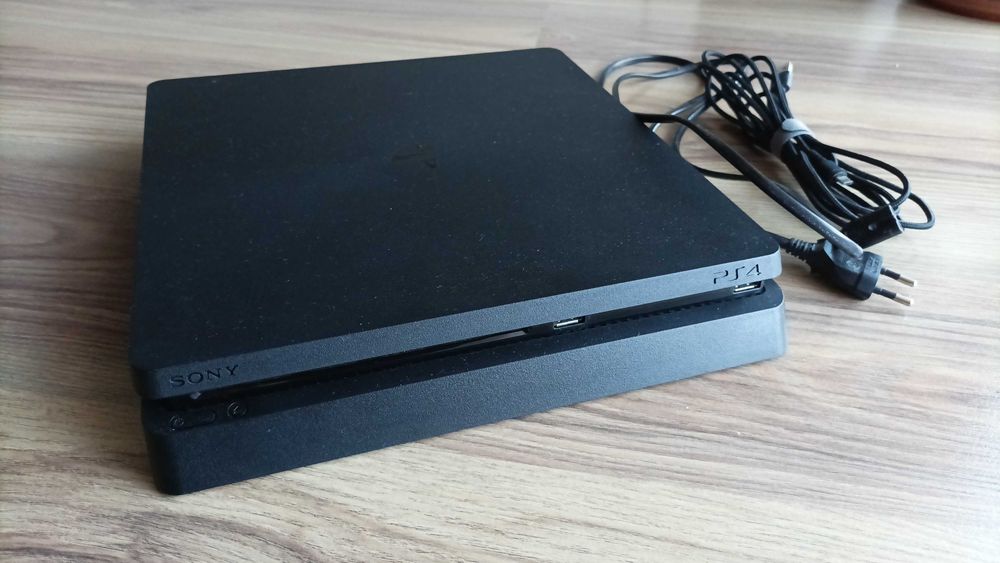 Konsola PlayStation 4 Slim, 1 TB + 2 pady