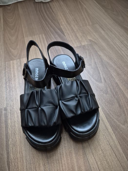 Босоніжки на дівчинку