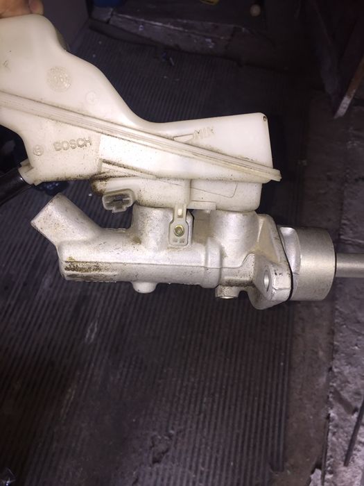 Головний гальмівний циліндр Тойота Авенсіс Т25